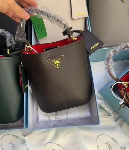 شنطة برادا (حصري)