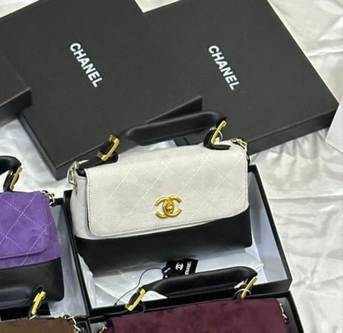 شنطه يد شانيل مع جميع الملحقات