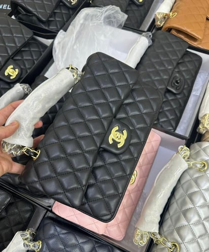 شنط شانيل مستطل كبيره جلد داخلي احمر