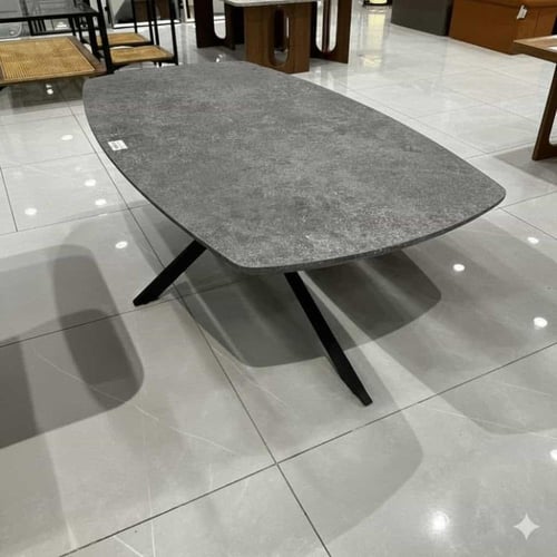 طاولة قهوة مستطيلة بسطح خشب هندسي وقاعدة معدنية