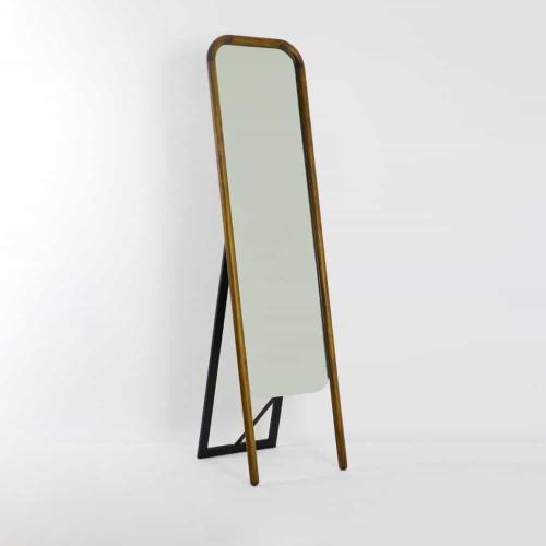 مرآة أرضية بإطار خشبي بتصميم عصري