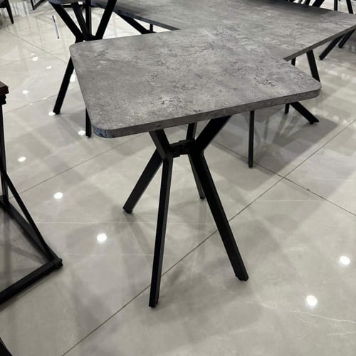 طقم طاولات قهوة شكل مربعي هادئ