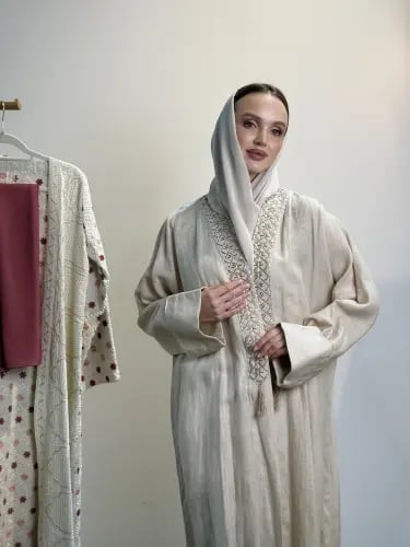 عباية لينين طبيعي مطرزة