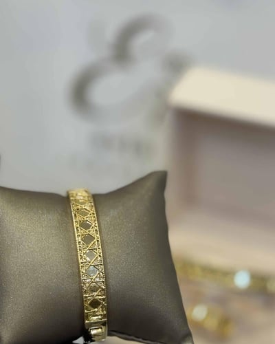 أسواره ديور تصميم الذهب