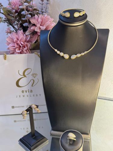 طقم ذهبي مميز