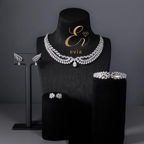 طقم متوفر بعدة ألوان