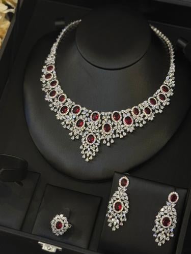 طقم زركون فخم بحجر أحمر