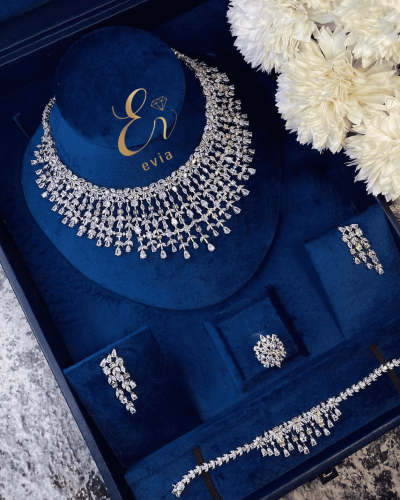 طقم فخم تصميم الماس