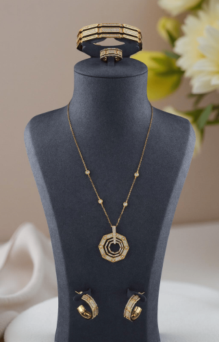 طقم ذهبي تصميم انيق