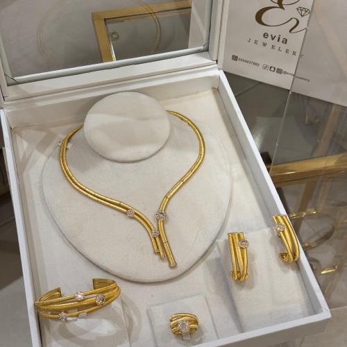 طقم فخم مطلي ذهب 18K