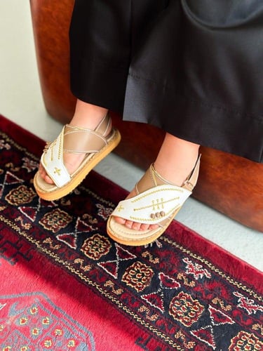 حذاء شرقي - ولادي -- بـــني غــــــامـــــق