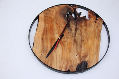 ساعة حائط تراثية خشبية