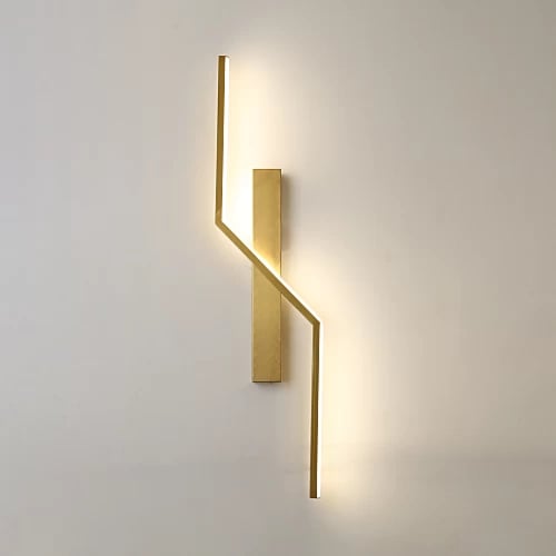 ابليك جداري مودرن بلون زيتي مع 3 إضاءات 15 واط قطر...