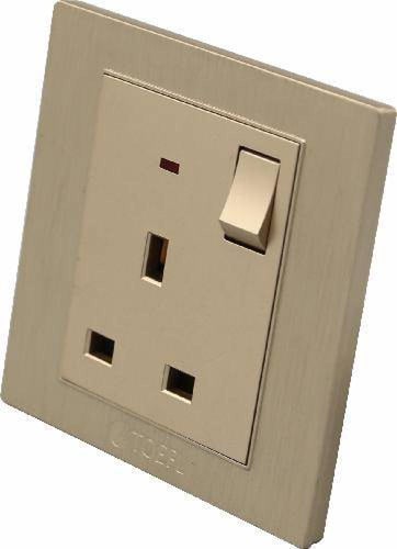 فيش ثلاثي مع مفتاح 13 امبير لون ذهبي ملكي