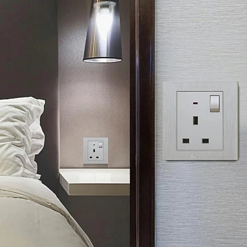 فيش كهربائي ثلاثي مع مفتاح 13 امبير لون لولي فاخر