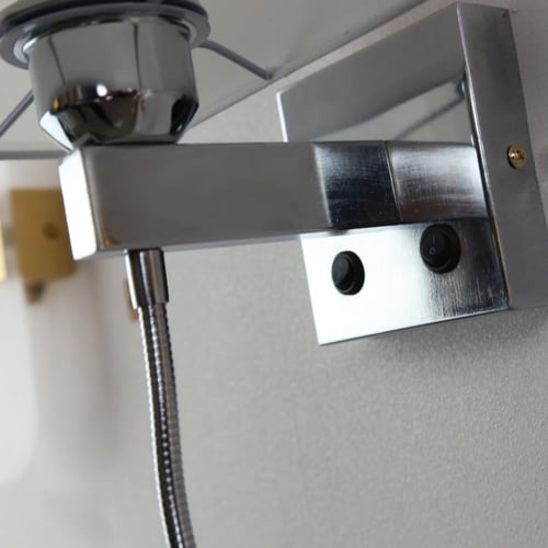 ابليك حائط جداري مودرن فضي لون الانارة اصفر E27*1L