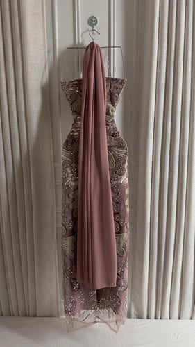 فستان وعود بينك