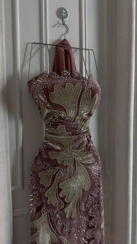 فستان وعود بينك