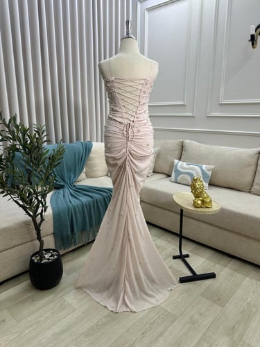 فستان اسماء