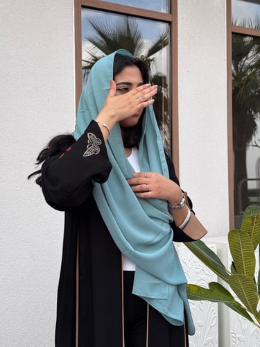 عبايه مزينه بتطريز كمبيوتر مع تحديد