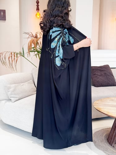 عباية كريب اسبشل رسم & شك يدوي بقصة بشت