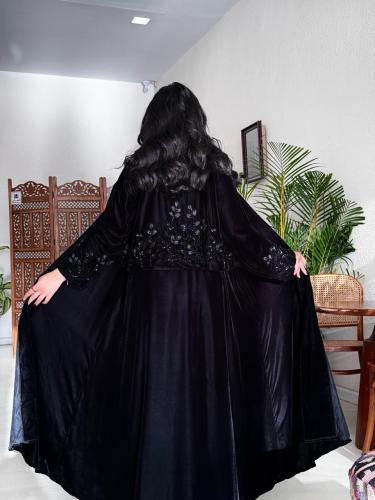عبايه مخمل اسود