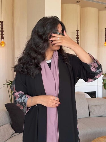 عباية كريب اسبشل & قصه ربع كلوش & جازار مشجر ورود