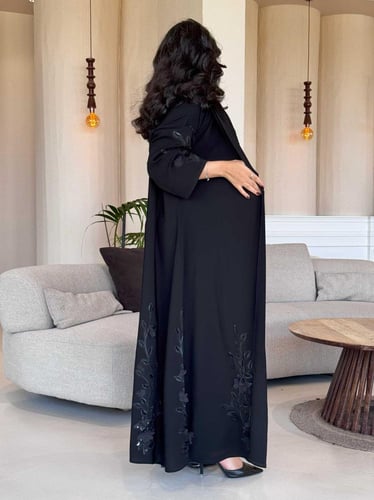 عباية كريب اسبشل بقصه نص كلوش & تطرز & شك