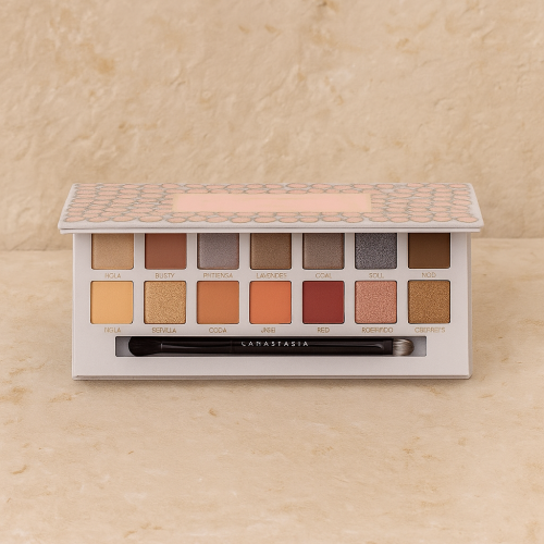 انستازيا بيفرلي هيلز - ظلال العيون كارلي بايبل