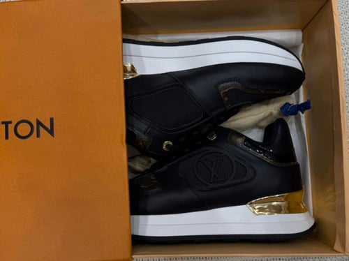 شوز LV