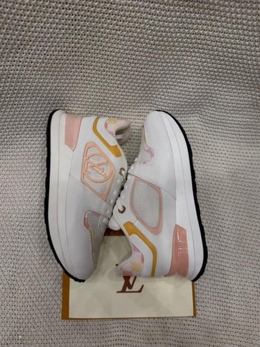 شوز LV