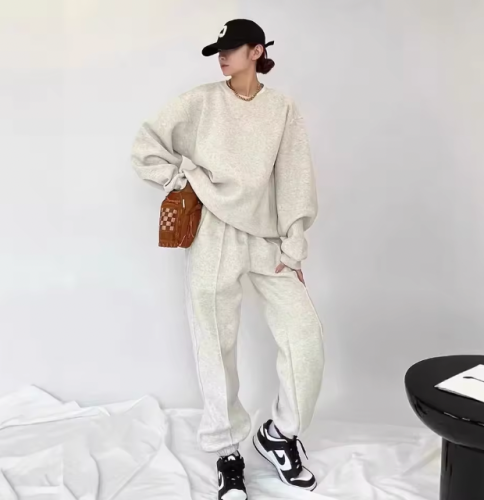Loose women's sportswear set for running, casual p...