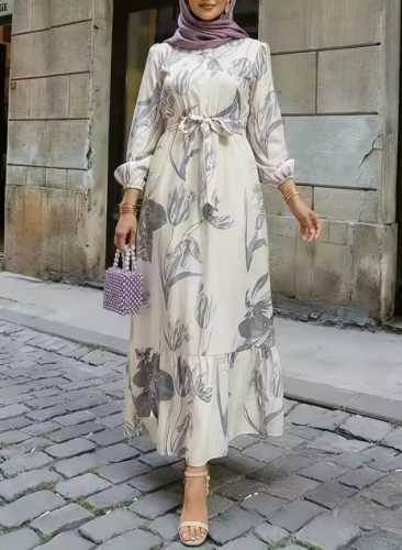 فستان جديد بتصميم غربي أنيق مع طباعة زهور وحزام مطاطي وحافة مكشكشة.