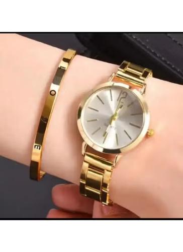 ساعة نسائية أنيقة مع أسوارة