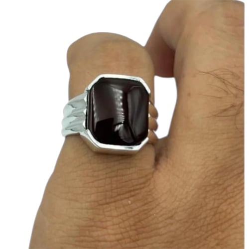 خاتم ملكي بالعقيق الكبدي