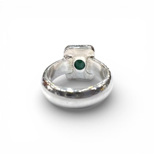 خاتم ملكي بالزمرد الأفريقي