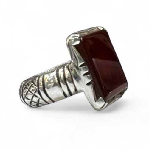 خاتم عقيق خرساني بصياغة ملكية حجازية