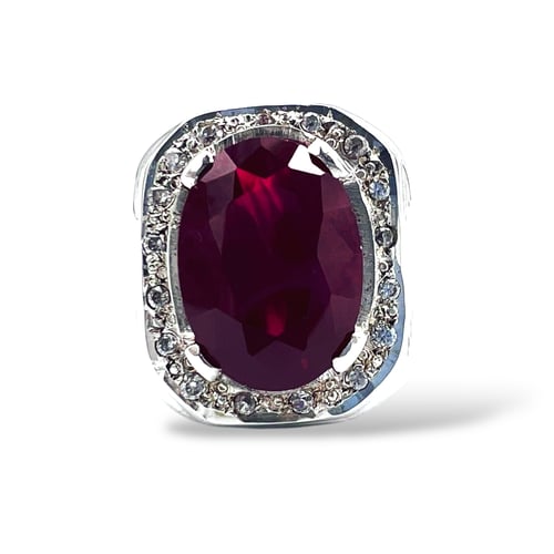 خاتم الياقوت مطعم بالموزنايت