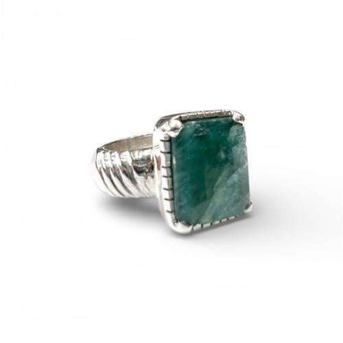 خاتم ملكي بالزمرد الأفريقي