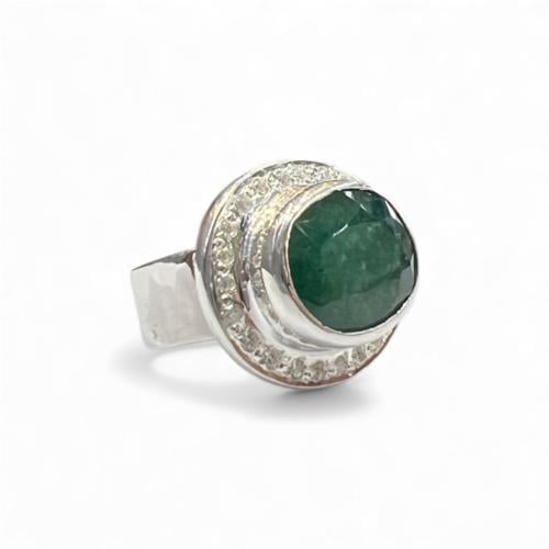 خاتم الزمرد الافريقي مطعم بالموزنايت