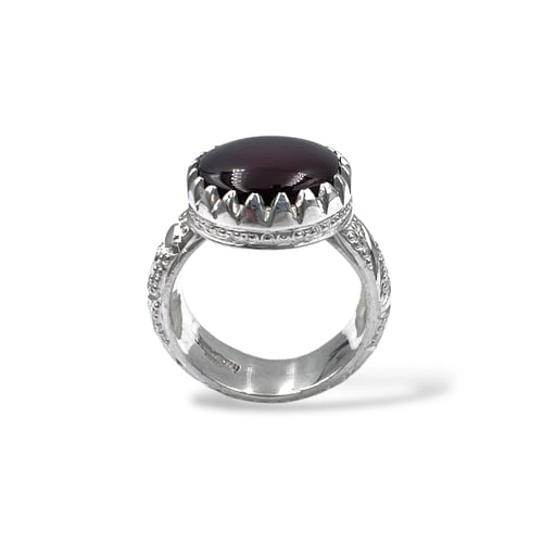 خاتم البرتاش الملكي بالعقيق الكبدي وبصياغة حجازية...