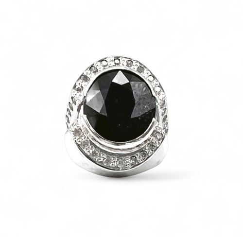 خاتم الزفير الملكي المرصع بالموزنايت