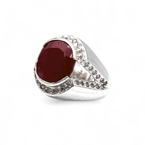 خاتم الياقوت الملكي المرصع بالموزنايت