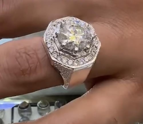 خاتم المزنايد الفاخر