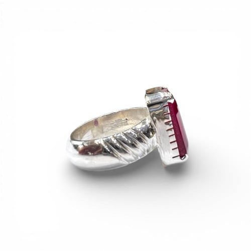 خاتم ملكي بالياقوت الأفريقي