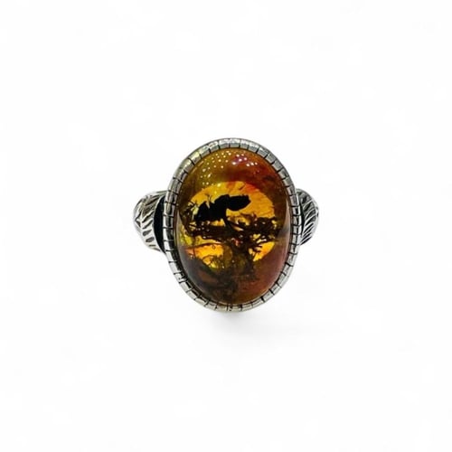 خاتم الكهرمان المحشر بصياغة ملكية برتاش