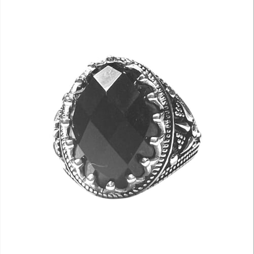 خاتم عقيق أسود بقصة ألماسية وصياغة فاخرة