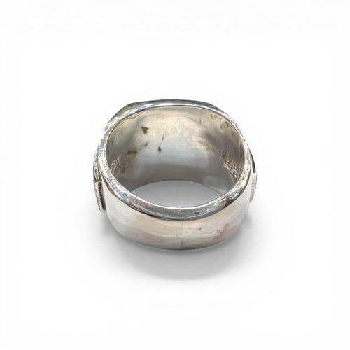 خاتم الزمرد الأفريقي مطعم بالزمرد