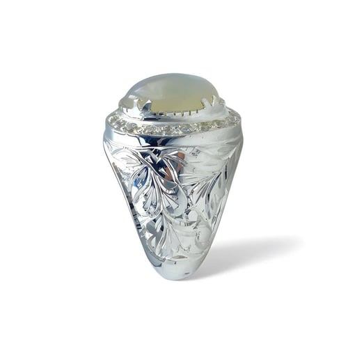 خاتم الأوبال الملكي مطعم بالموزنايت