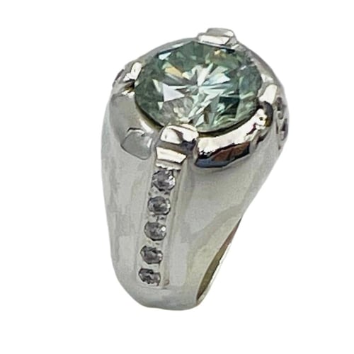 خاتم موزنايت مطعم بالموزنايت بصياغة فاخرة